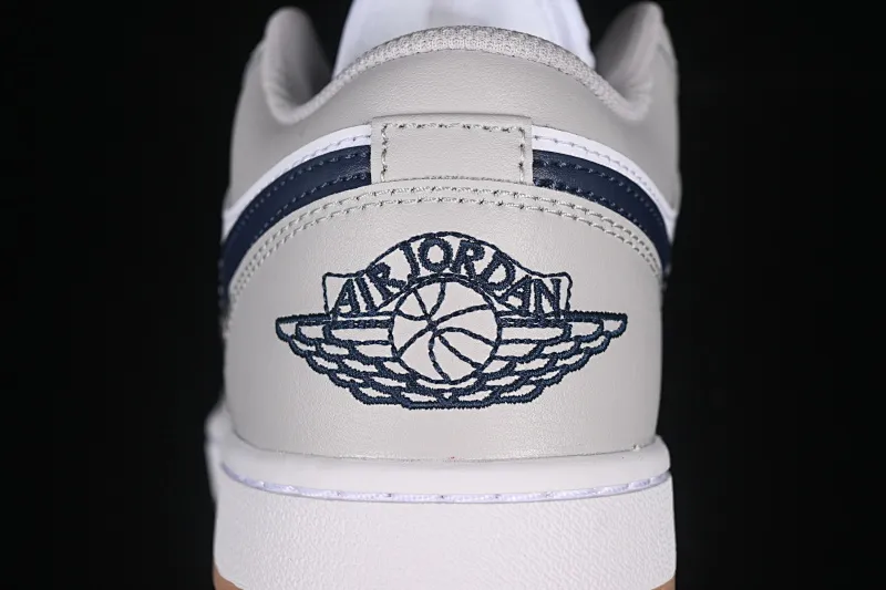 All categories Air Jordan Jordan series basketball shoes Air Jordan 1 Low G version pure original Air Jordan 1 Low AJ1 Joe 1 milk coffee blue hook low-top cultural casual sneakers 553558-146